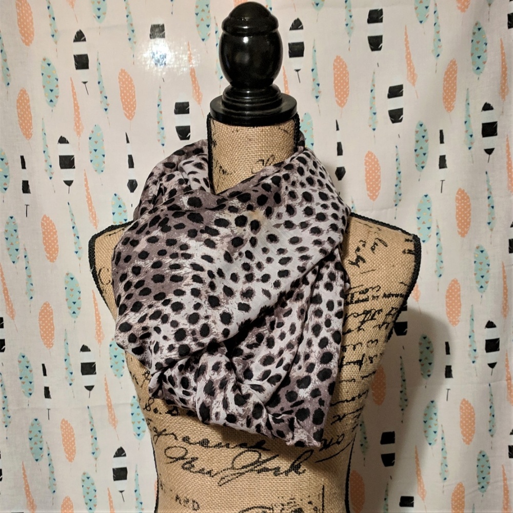H&M Purple/ Black Cheetah Print Scarf